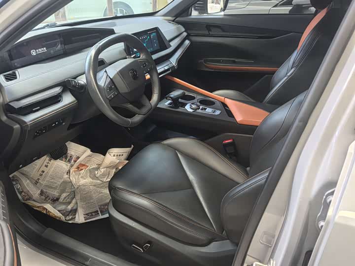 Changan UNI-V 2022 1.5 T Premium — фото 4