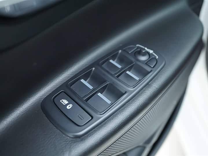 Jaguar XE 2015 2.0 T 240 PS R-Sport — фото 11