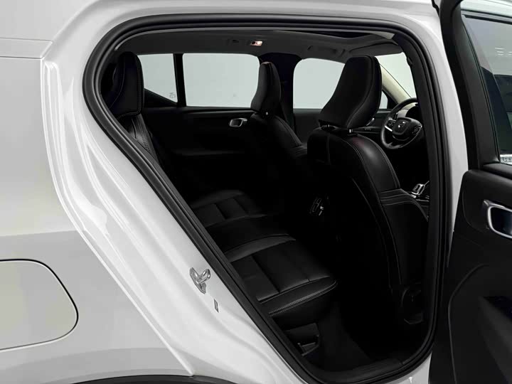 Volvo XC40 2022 T 4 WD — фото 4