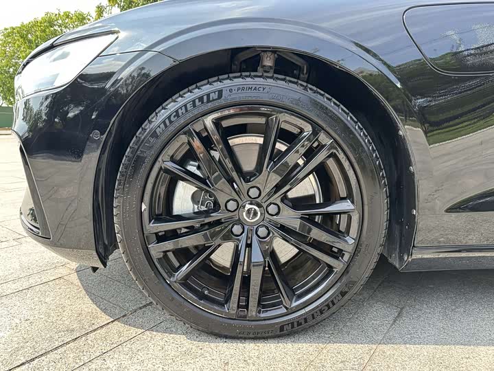 Volvo S 60 Hybrid 2024 T 8 4 WD — фото 12