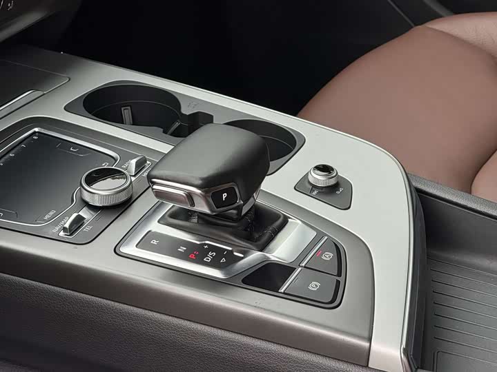 Audi Q7 2018 40 TFSI Comfort — фото 13
