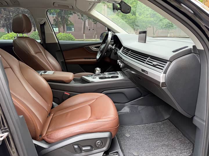 Audi Q7 2018 40 TFSI Comfort — фото 11