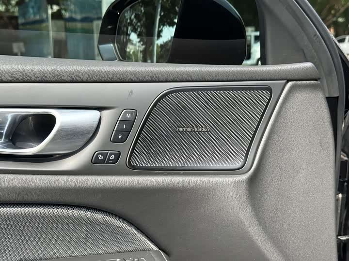 Volvo S 60 Hybrid 2024 T 8 4 WD — фото 8