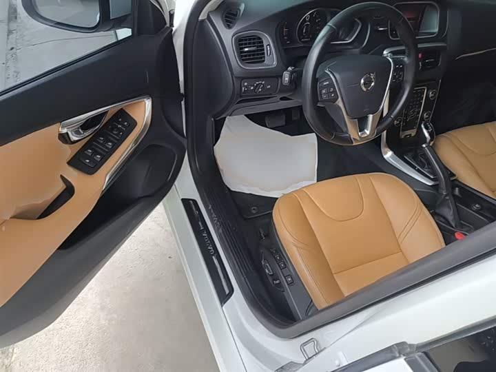 Volvo V40 2019 T 3 — фото 16
