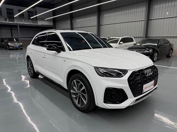Audi Q5L 2023 40 T — фото 3