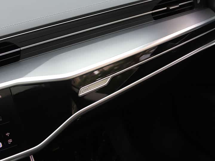 Audi A7L 2024 45 TFSI Luxury — фото 16