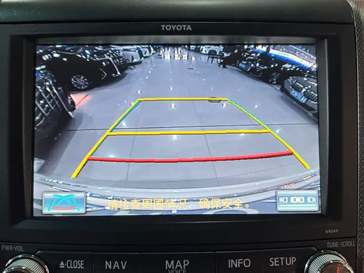 Toyota Alphard — фото 12