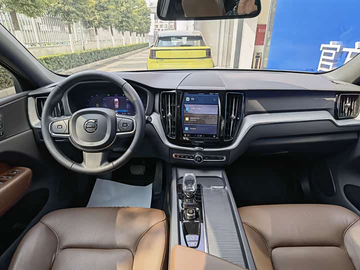 Volvo XC60 2024 B 5 4 WD — фото 12