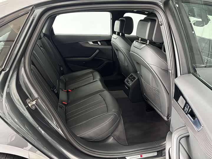 Audi A4L 2024 40 TFSI quattro RS — фото 25