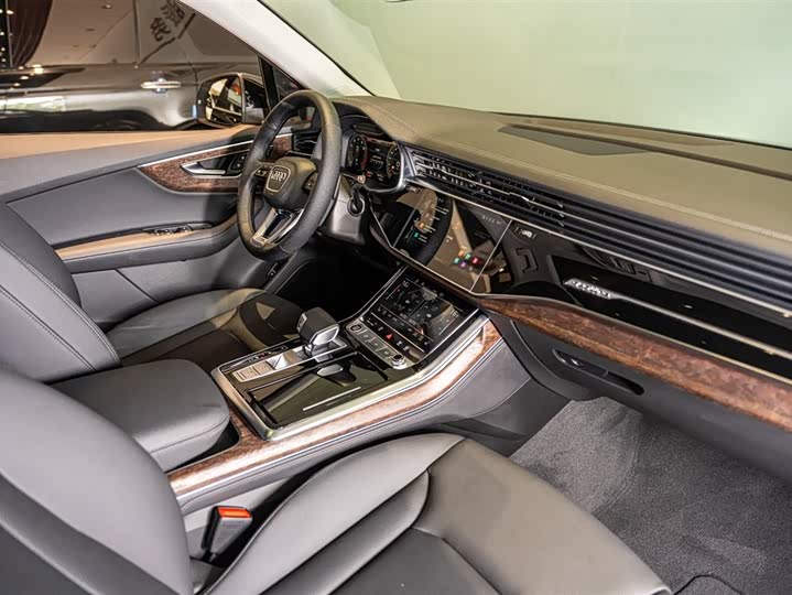 Audi Q7 2023 55 TFSI quattro S line Sport — фото 9