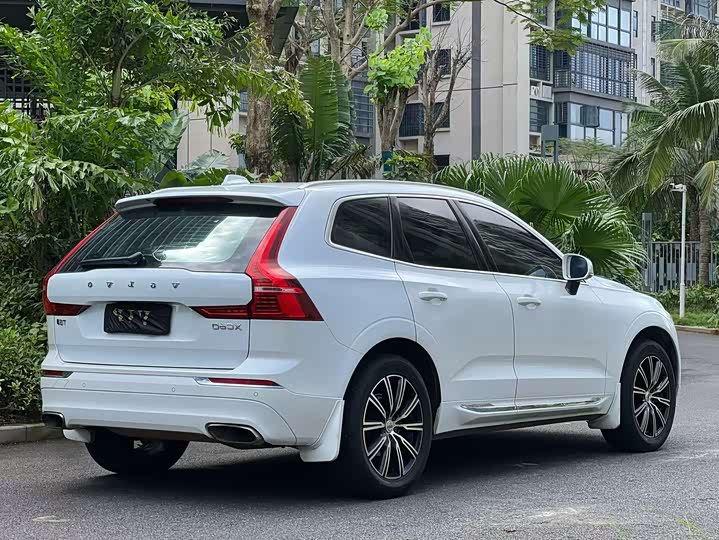 Volvo XC60 2018 T 5 4 WD — фото 9