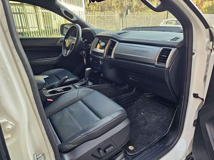 Ford Everest — фото 14