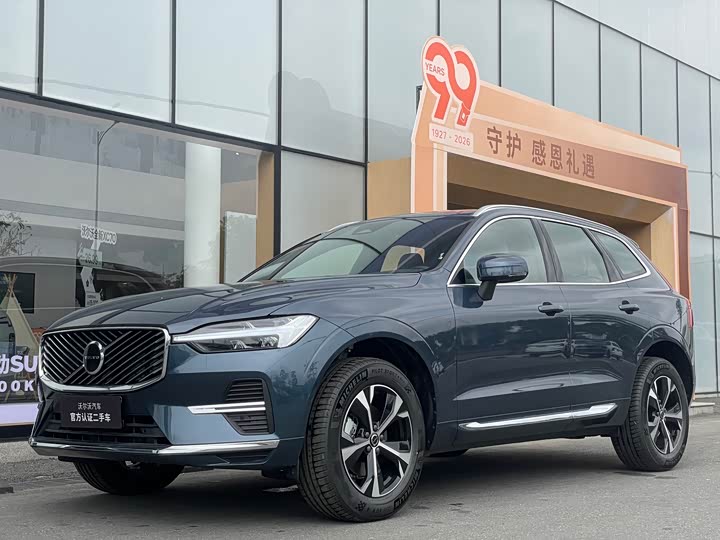 Volvo XC60 2026 B 5 4 WD — фото 1