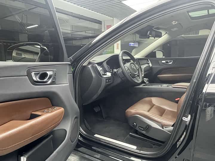 Volvo XC60 2019 T 5 4 WD VI — фото 8