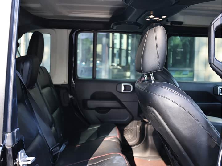 Jeep Wrangler — фото 16