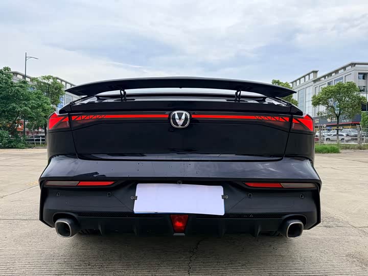 Changan UNI-V 2023 1.5 T Premium — фото 6