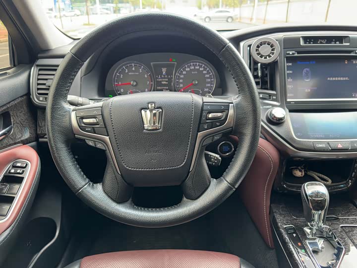 Toyota Crown — фото 15