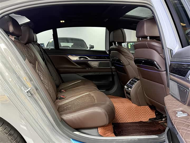 BMW 7-Series 2021 740 Li Leading M — фото 12