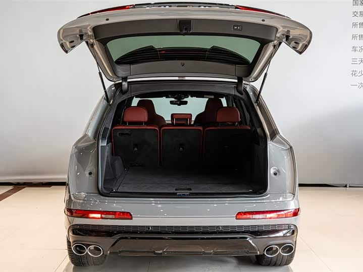 Audi SQ7 2024 4.0 TFSI — фото 19