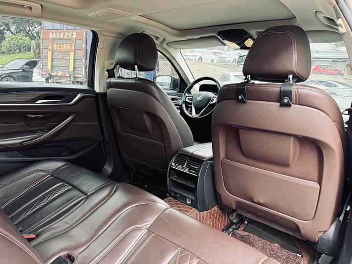 BMW 5-Series 2018 530 Li Leading — фото 23