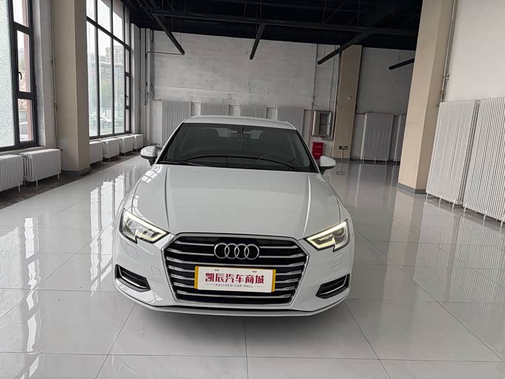 Audi A3 2019 Limousine 35 TFSI V — фото 2
