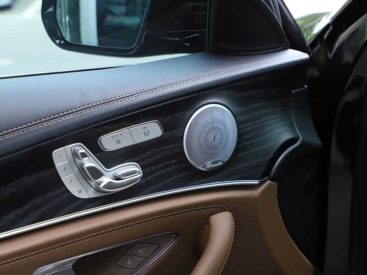 Mercedes-Benz E-Class 2021 E 300 L Luxury — фото 14