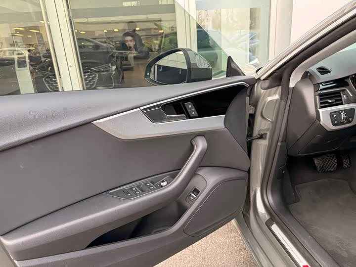 Audi A5 2024 Sportback 40 TFSI — фото 9