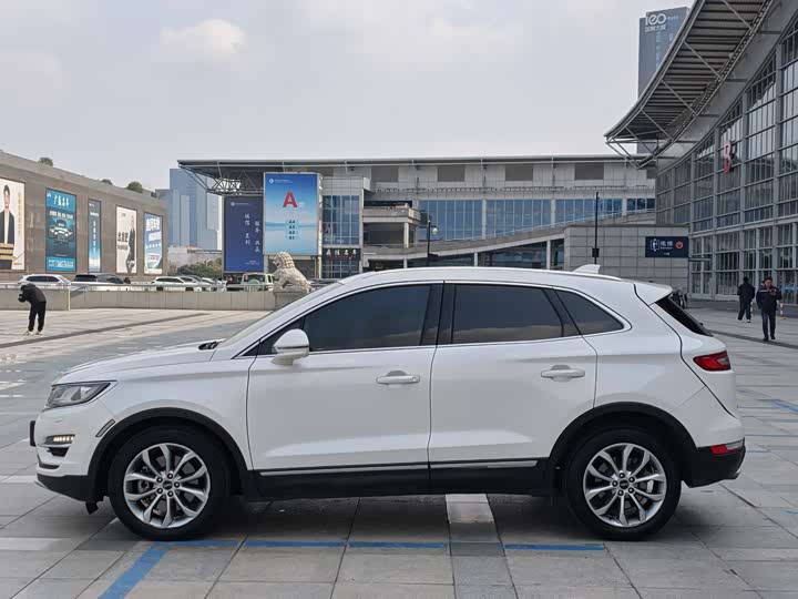Lincoln MKC 2017 2.0 T 4 WD — фото 11