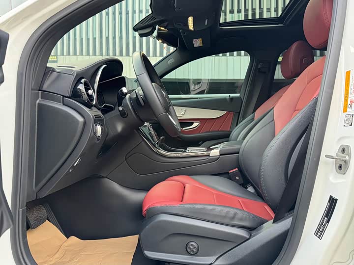 Mercedes-Benz GLC 2023 GLC 260 4 MATIC SUV — фото 13