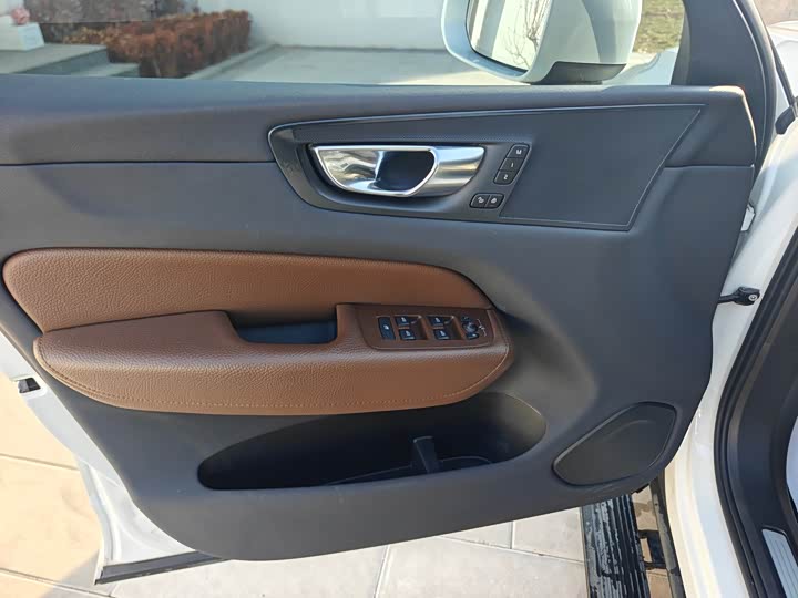 Volvo XC60 2022 B 5 4 WD — фото 10