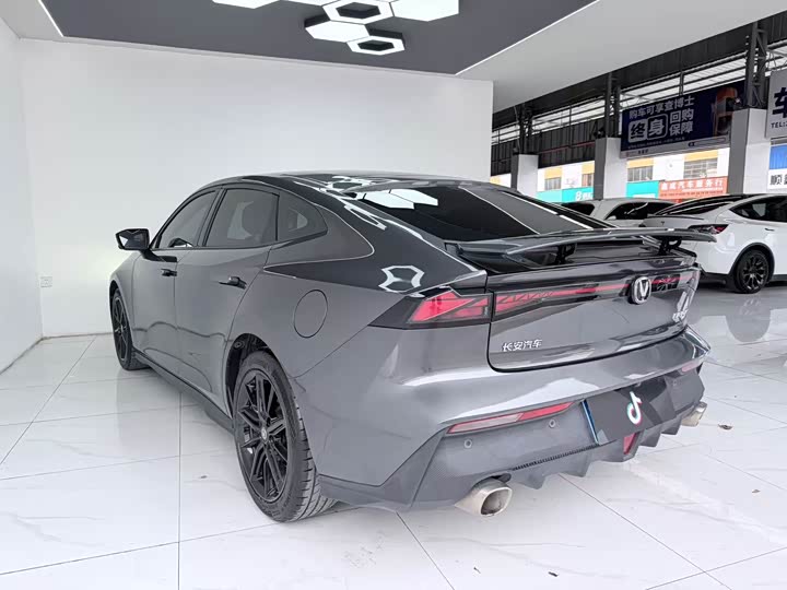 Changan UNI-V 2023 1.5 T Premium — фото 9