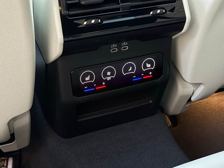 BMW i 5 M 60 2024 x Drive M 60 — фото 16