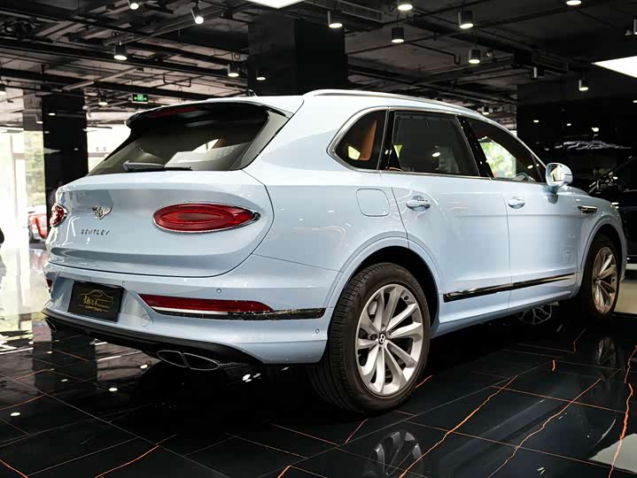 Bentley Bentayga — фото 12