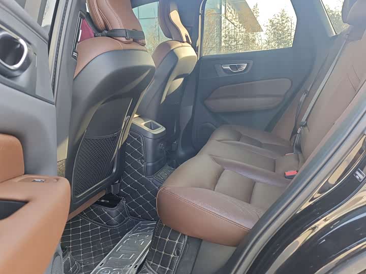 Volvo XC60 Hybrid 2025 Hybrid 4 WD — фото 5