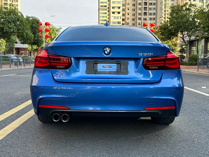 BMW 3-Series 2018 320i M — фото 8