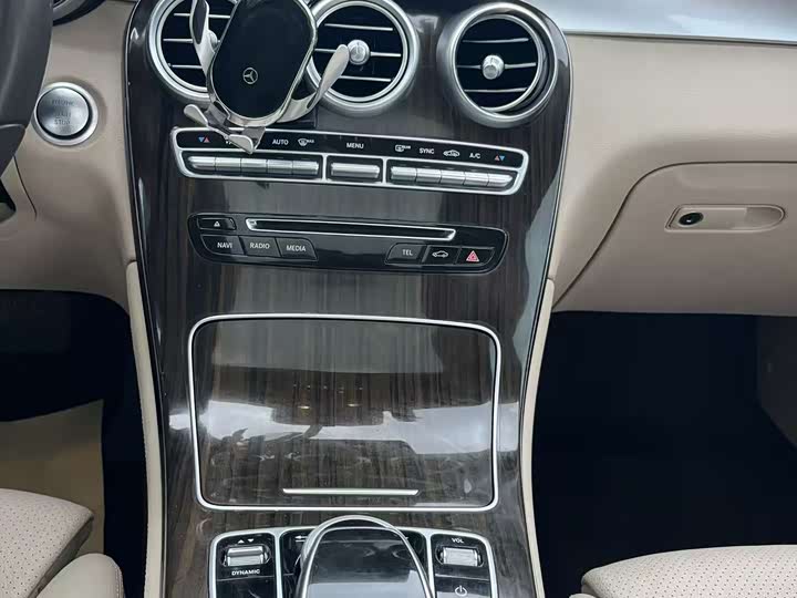 Mercedes-Benz GLC 2017 GLC 260 4 MATIC Luxury — фото 19