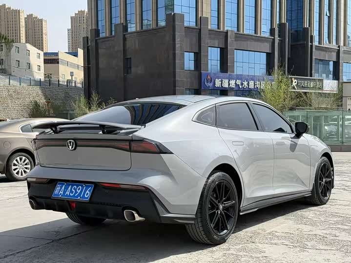Changan UNI-V 2024 1.5 T Premium — фото 7