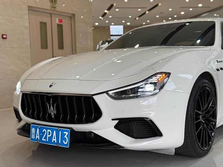 Maserati Ghibli 2023 3.0 T Modena — фото 4