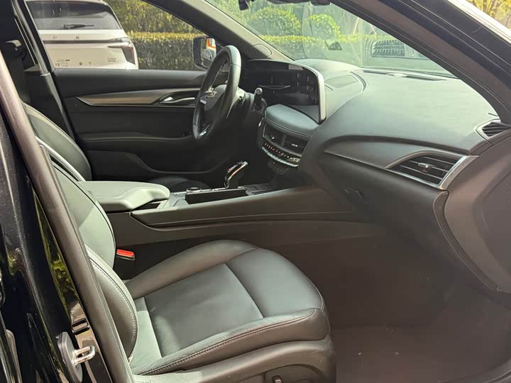 Cadillac CT 5 2024 28 T Luxury Pro — фото 10