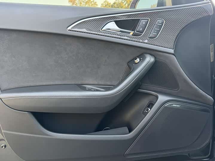Audi RS6 2016 RS 6 4.0 T Avant — фото 14
