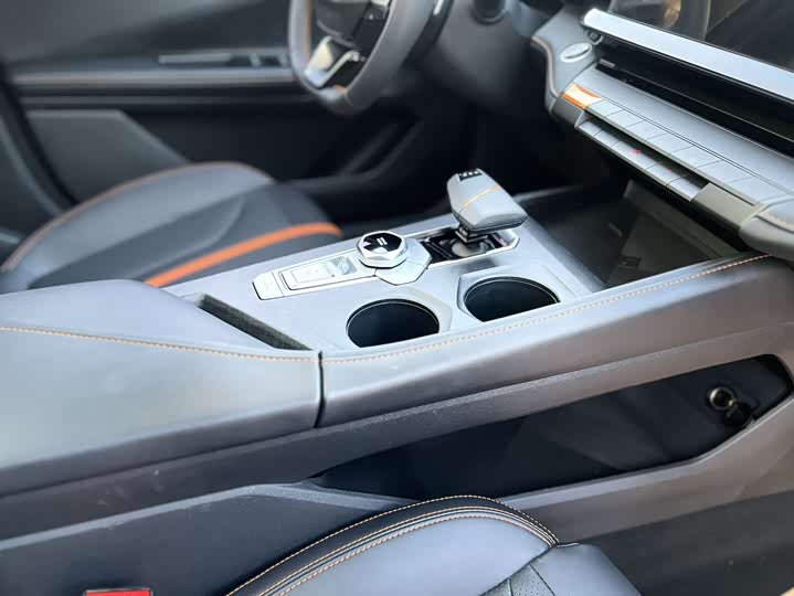 Changan UNI-V 2024 1.5 T Premium — фото 22