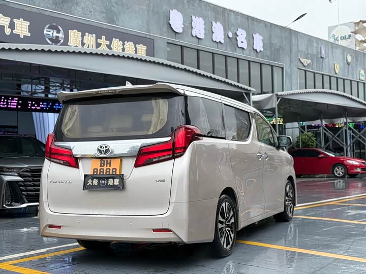 Toyota Alphard — фото 5