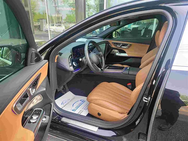 Mercedes-Benz E-Class 2024 E 300 L Luxury — фото 5