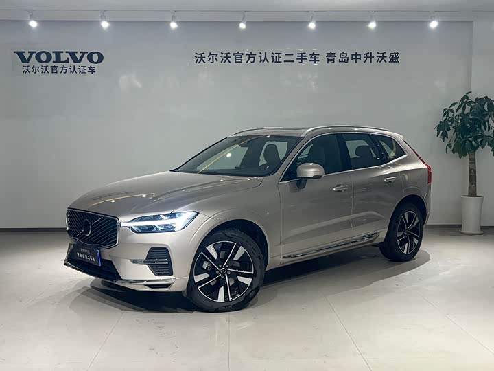 Volvo XC60 2026 B 5 4 WD — фото 1