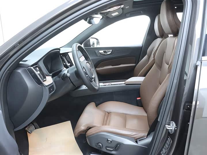 Volvo XC60 2025 B 5 4 WD — фото 15