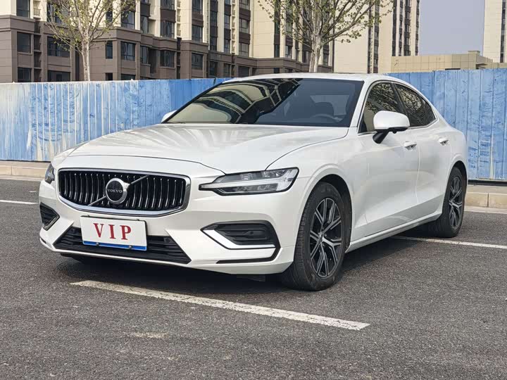 Volvo S60 2023 B 4