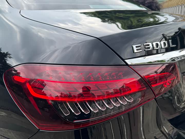 Mercedes-Benz E-Class 2023 E 300 L — фото 4