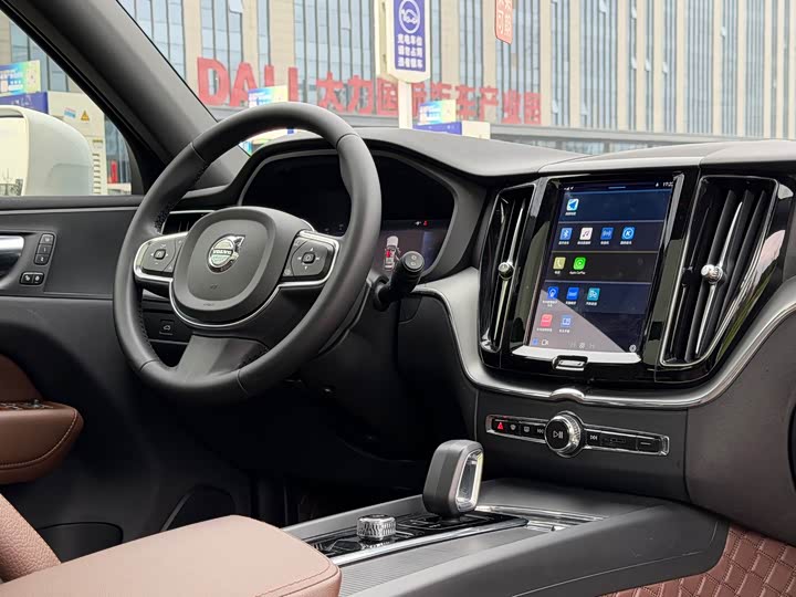 Volvo XC60 2023 B 5 4 WD — фото 14