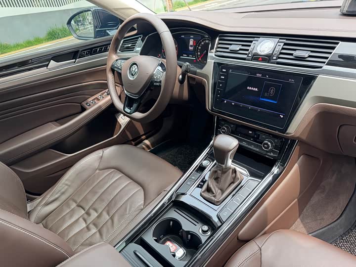 Volkswagen Phideon — фото 17