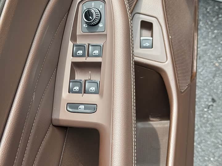 Volkswagen Phideon — фото 9